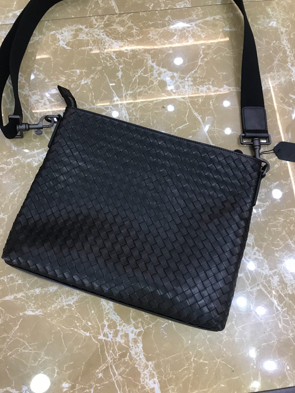 ボッテガヴェネタバッグ正面デザイン